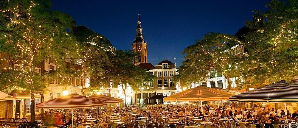 Den-Haag-Grote-Markt-Nachtaufnahme