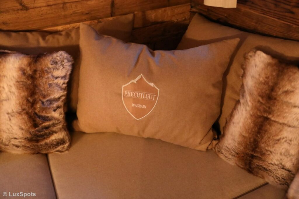 Kissen mit Prechtlgut-Logo