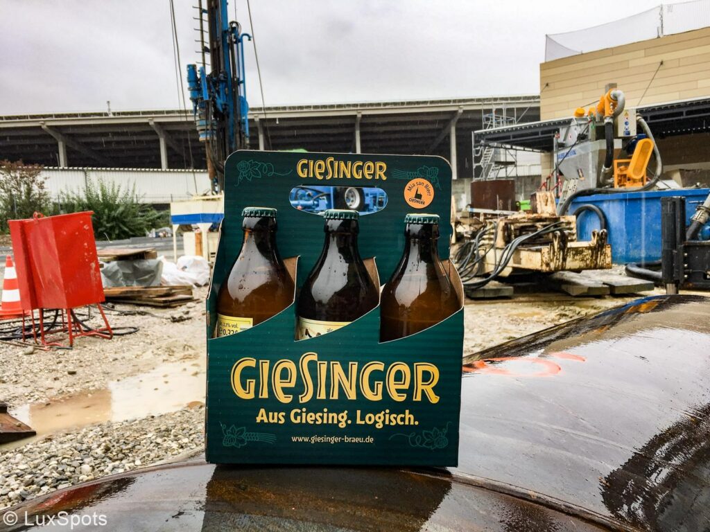 Die Bierklassiker „Giesinger Radler“ und „Giesinger Erhellung“ im Six-Pack