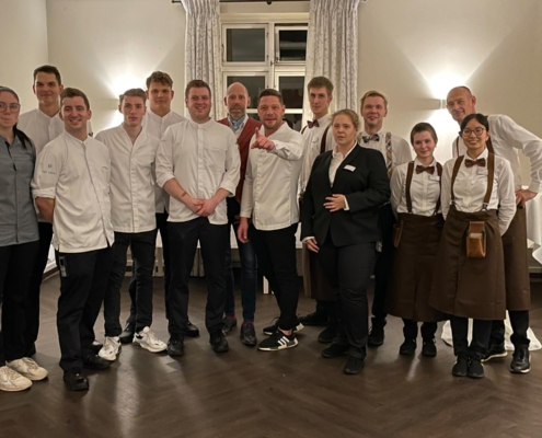 Das Küchen- und Restaurantteam mit Robin Pietsch und Felix Lestrat im Friederikenhof, Lübeck