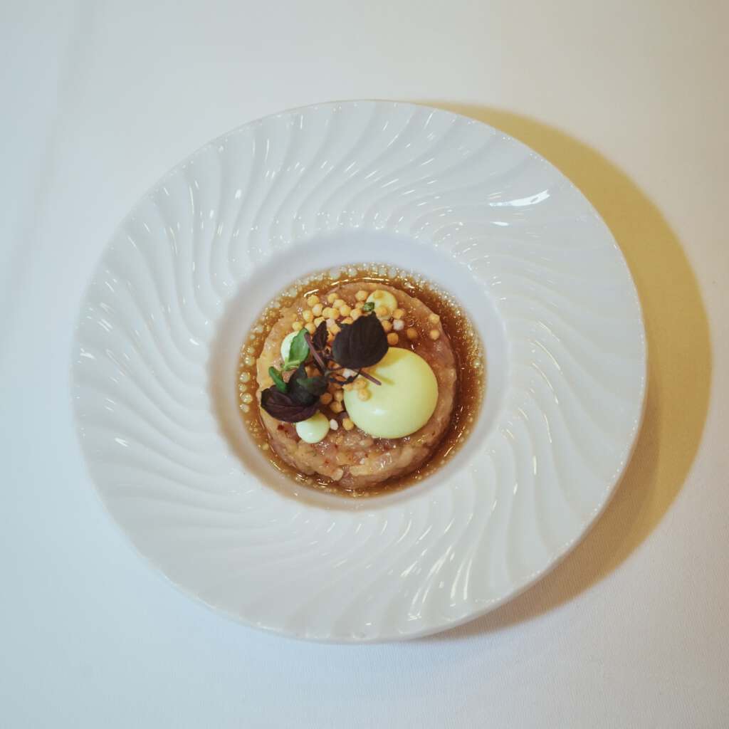 Gelbschwanz-Gericht bei der „Entdeckung Japanischer Meeresfrüchte“ im Adlon, Berlin