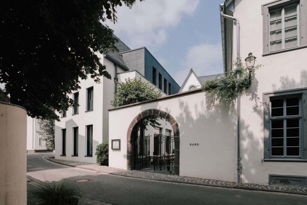 Außenansicht des PURS Luxury Boutique Hotel in Andernach